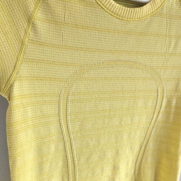 Lululemon Run: Swiftly Tech Short Sleeve Yellow Gym Workout Yoga T-shirt Size 6 - Picture 3 of 8